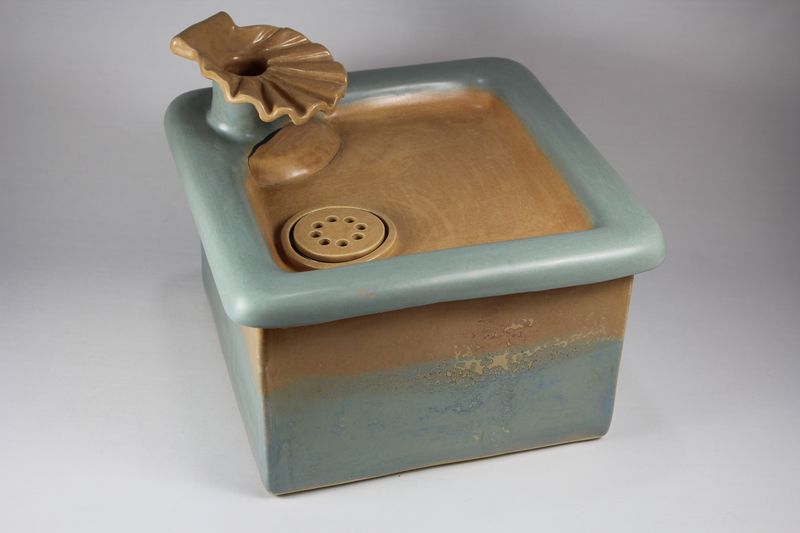 Square pet fountain with shell spout and internal battery