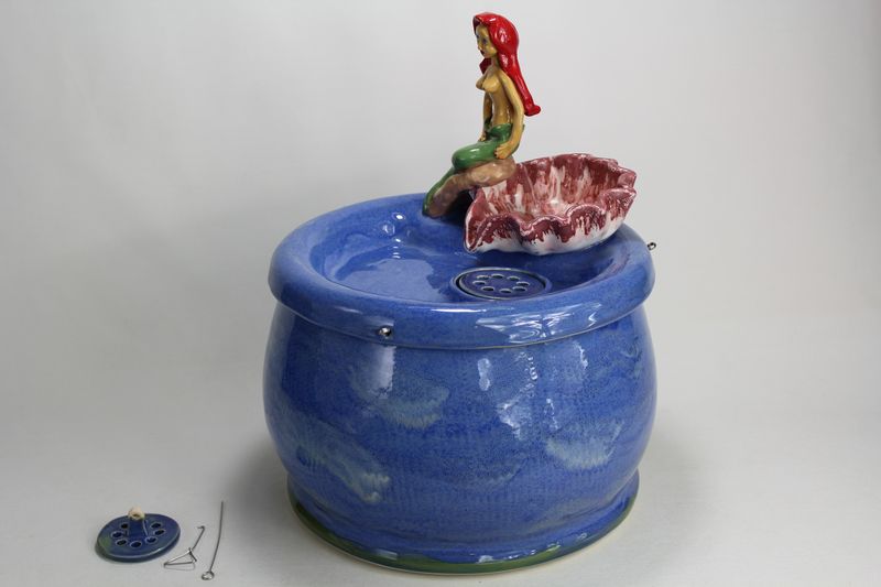 pet drinking fountain PF17035 with mermaid and shell spout