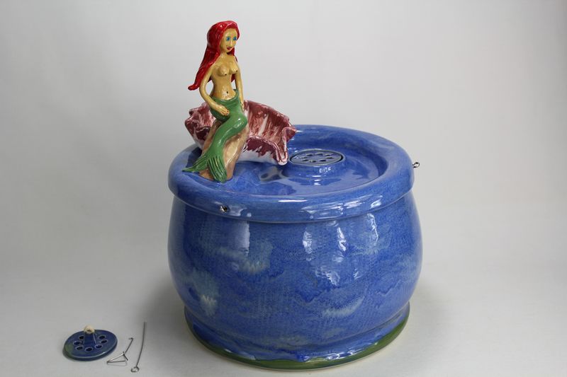pet drinking fountain PF17035 with mermaid and shell spout