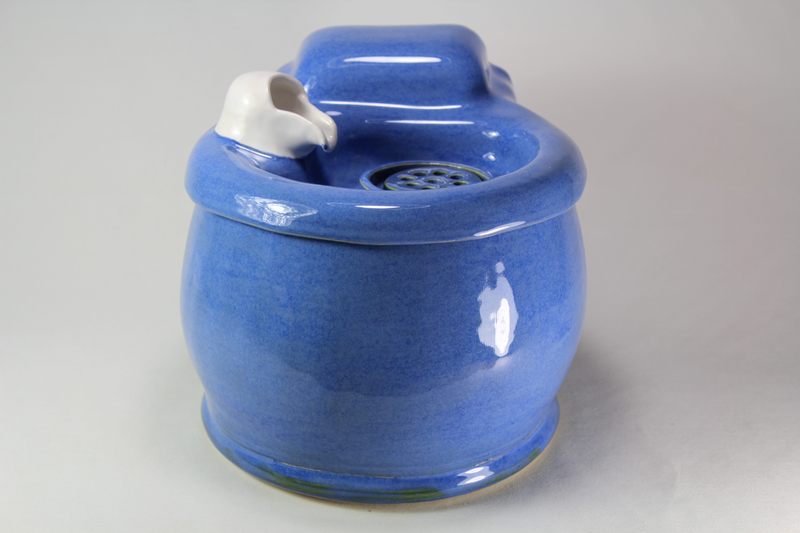 Small cordless pet fountain with cup spout and internal battery