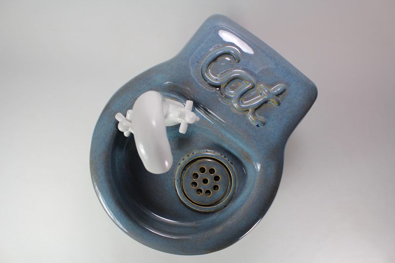 Small cordless pet fountain with faucet spout and internal battery