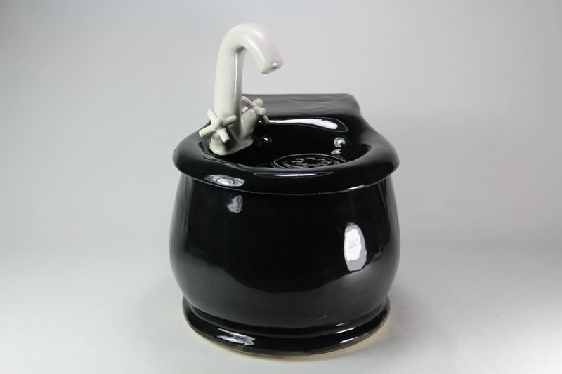 cordless round pet drinking fountain with internal battery