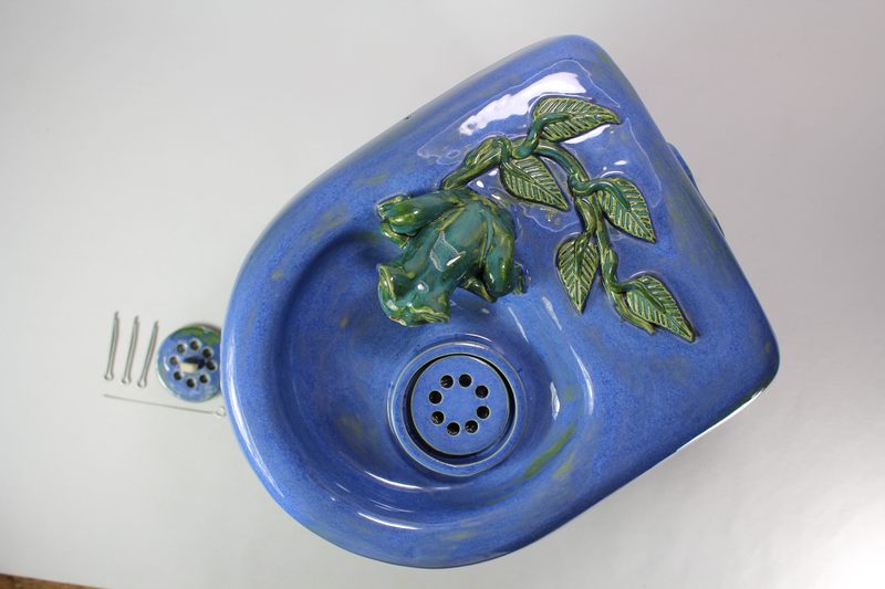 Small cordless pet fountain with frog spout and internal USB battery