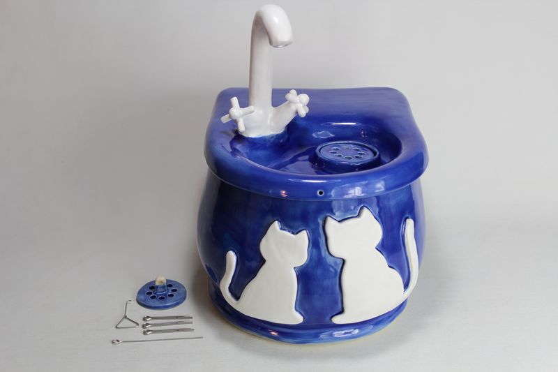 Medium cordless pet fountain with faucet spout and internal USB battery