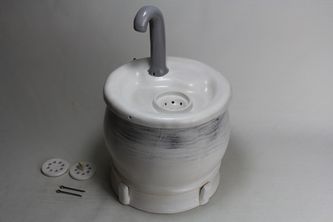 round cordless pet drinking fountain with battery compartment underneath