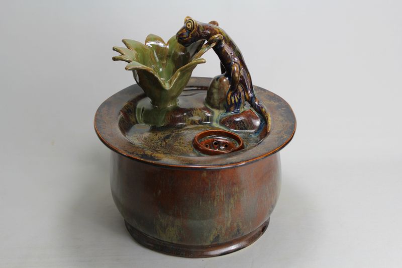 cat fountain with lizare and flower spout